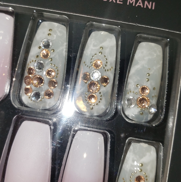KISS Masterpiece luxe nails - Picture 3 of 4